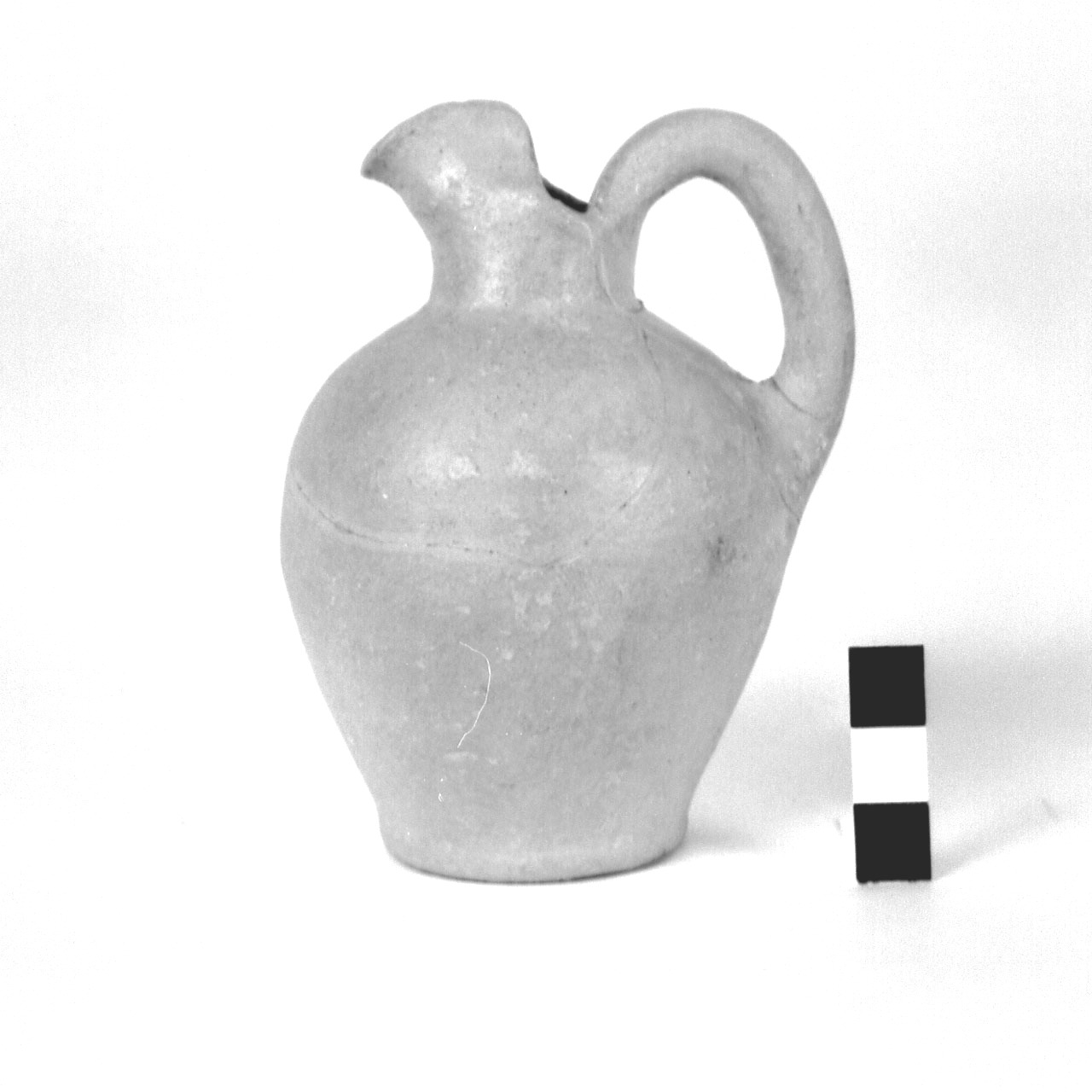 oinochoe con becco a cartoccio miniaturistica - fase Piceno V (inizio sec. IV a.C)