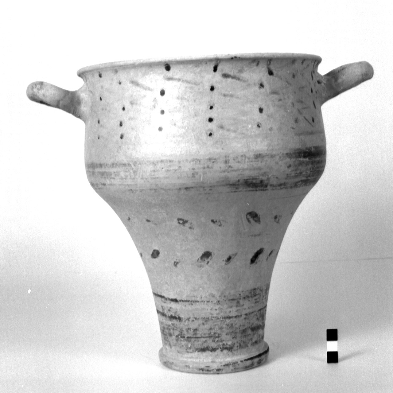 skyphos concavo convesso - produzione alto-adriatica (primo quarto sec. III a.C)