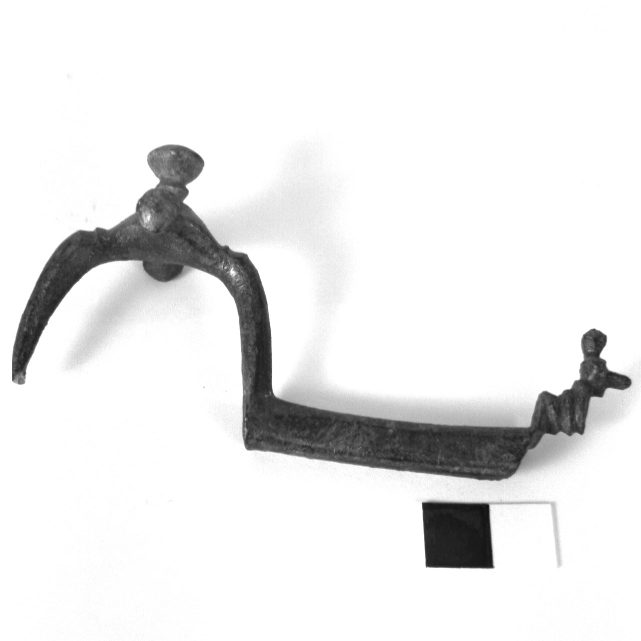 fibula con arco a losanga - fase Piceno IV A (sec. VI a.C)