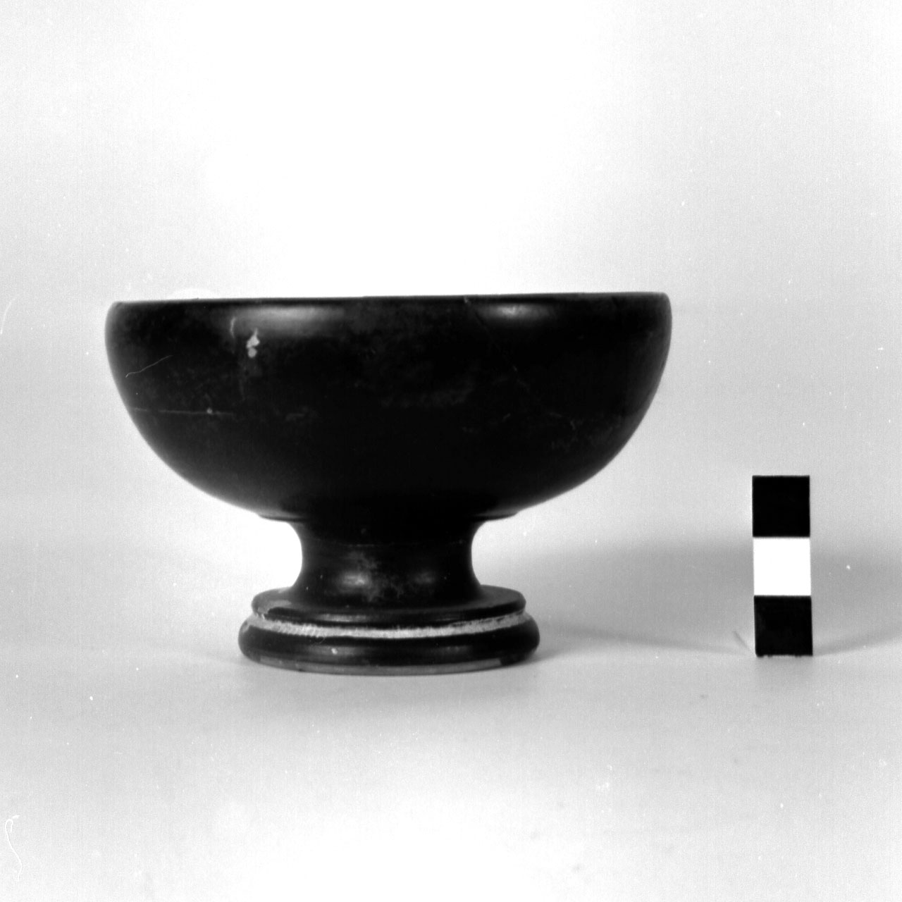 coppetta su alto piede - produzione attica (inizio sec. IV a.C)