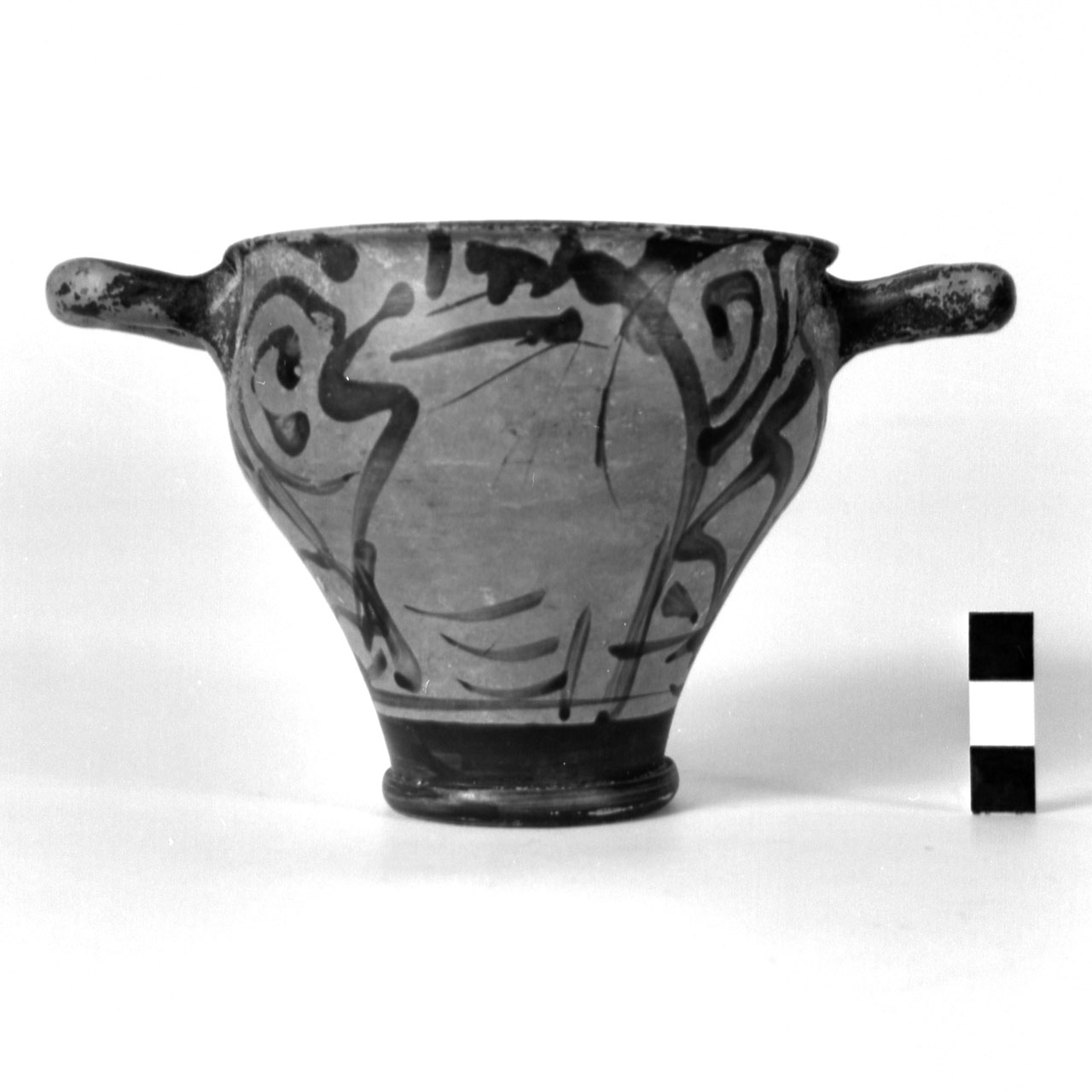 skyphos concavo convesso di "fat boy group" - produzione attica (primo quarto sec. IV a.C)