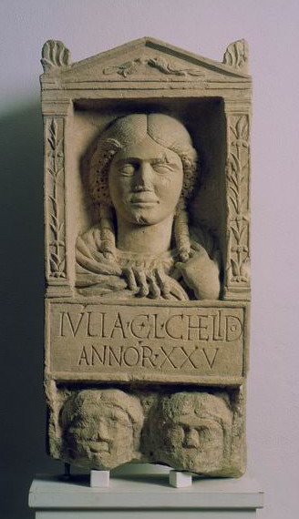 stele funeraria, stele funeraria di Julia Chelido - età giulio-claudia (sec. I d.C)