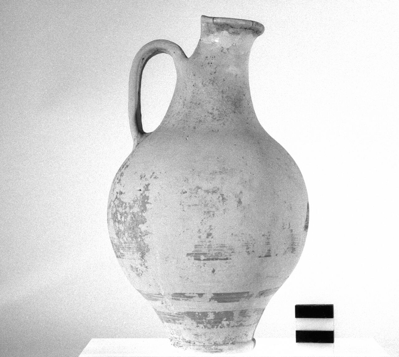 oinochoe con becco a cartoccio (prima metà sec. III a.C)