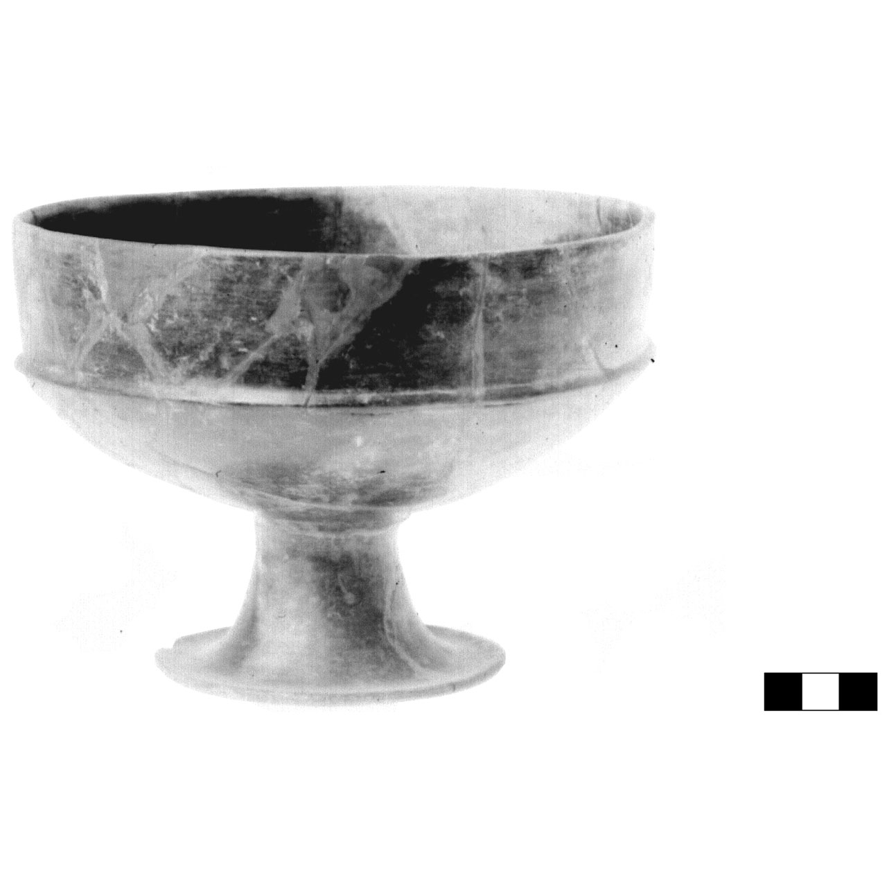 coppa su piede - fase Piceno IV A (sec. VI a.C)