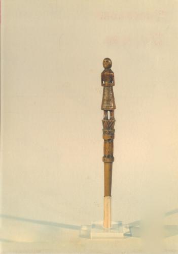 figura femminile (conocchia, conocchia, strumenti da lavoro) - artigianato pastorale (sec. XX prima metà, da 1900 a 1949)