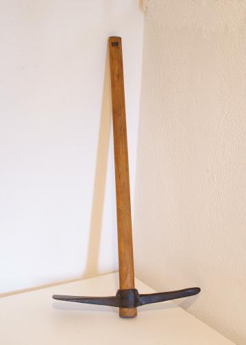 piccone, picconi, attrezzi da lavoro - ambito calabrese (sec. XX prima metà, da 1900 a 1949)