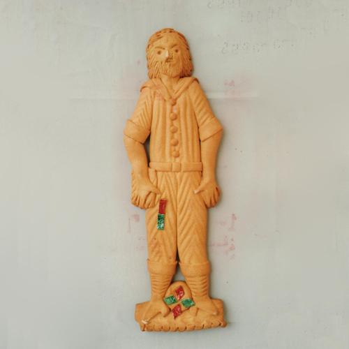 figura maschile (mostacciolo, mostaccioli, dolci) di Monrdo Antonio - ambito Italia meridionale (1994)