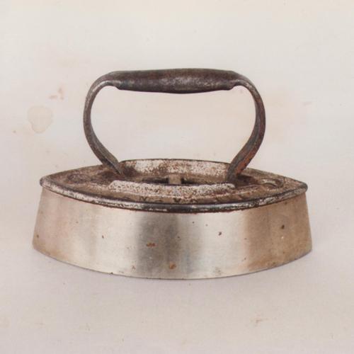 ferro da stiro, ferri da stiro, utensili da lavoro - bottega calabrese (sec. XX prima metà, da 1900 a 1949)