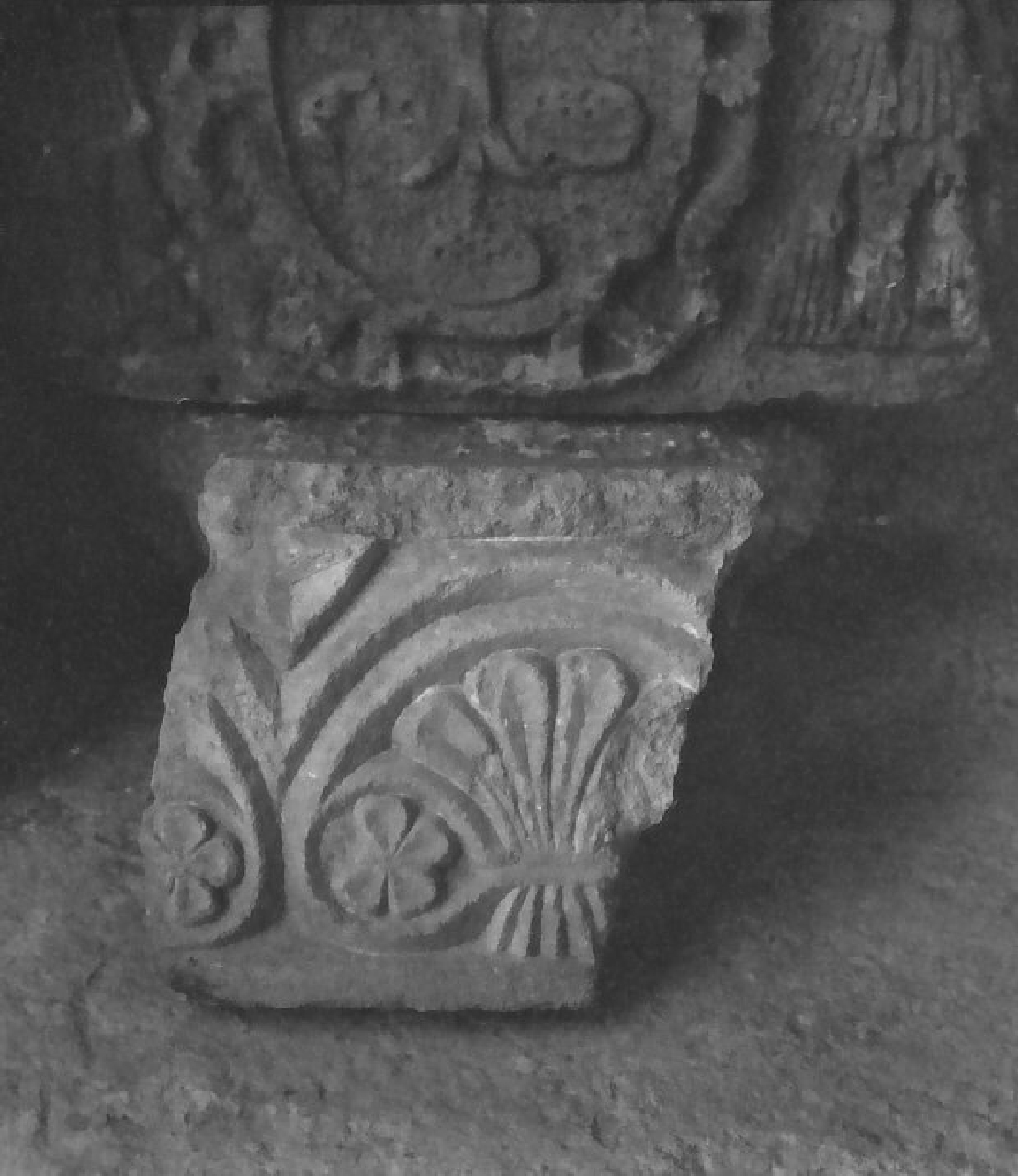 decorazione plastica, frammento - bottega calabrese (fine/ inizio secc. XI/ XII)