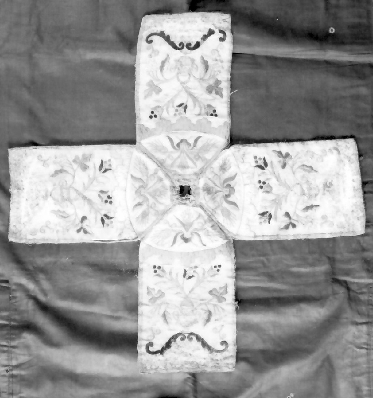 conopeo di pisside - manifattura calabrese (sec. XVIII)