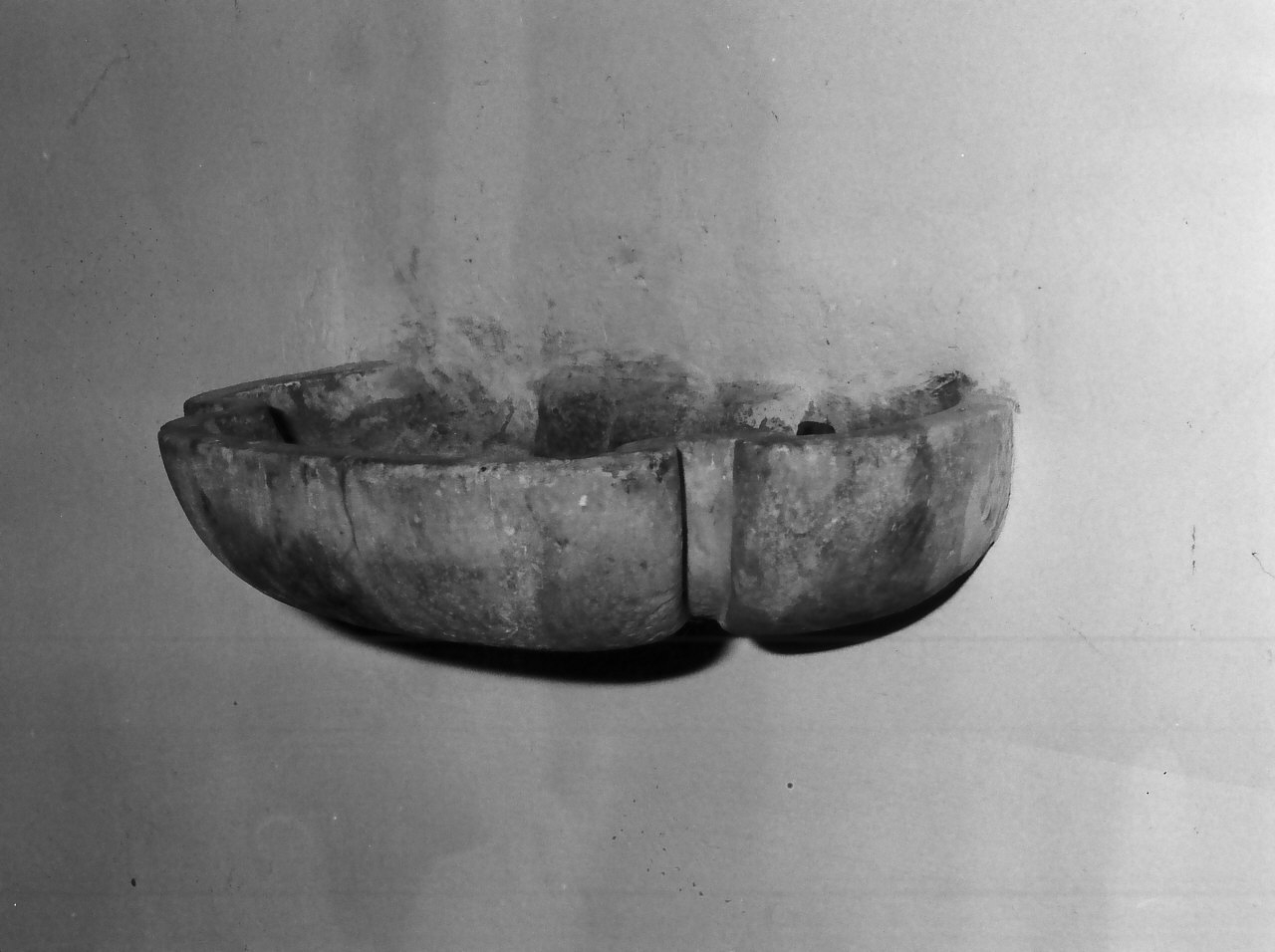 acquasantiera - a conchiglia, opera isolata - bottega calabrese (sec. XIX)