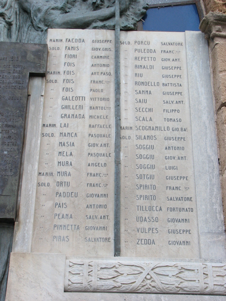 allegoria della Vittoria (monumento ai caduti - a lapide) di Biscarra Cesare (sec. XX)