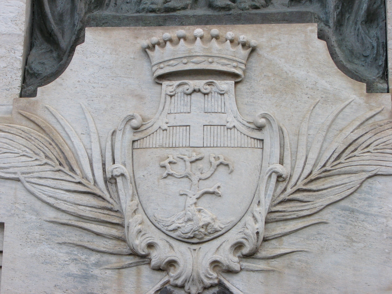 allegoria della Vittoria (monumento ai caduti - a lapide) di Biscarra Cesare (sec. XX)