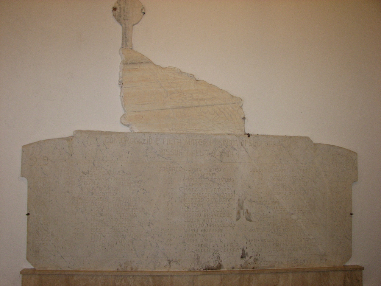 Allegoria della vittoria come aquila (lapide commemorativa ai caduti)