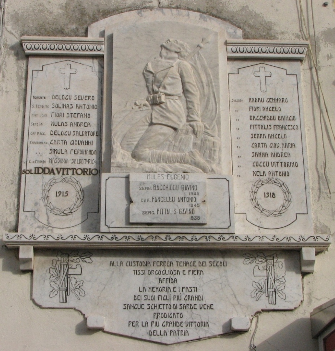 Allegoria del sacrificio del soldato per la patria (monumento ai caduti - a lapide)