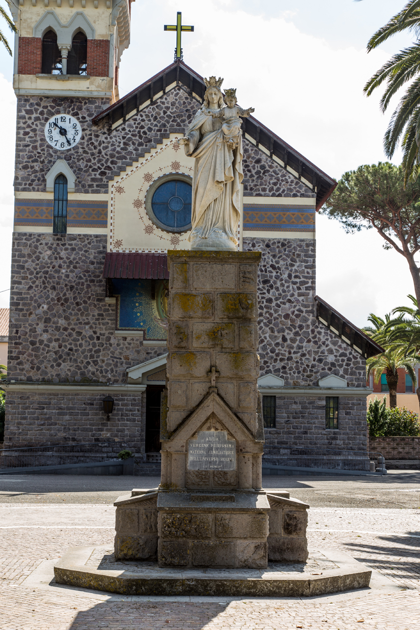 Madonna con Bambino (monumento ai caduti - a cippo) - ambito sardo (sec. XX)