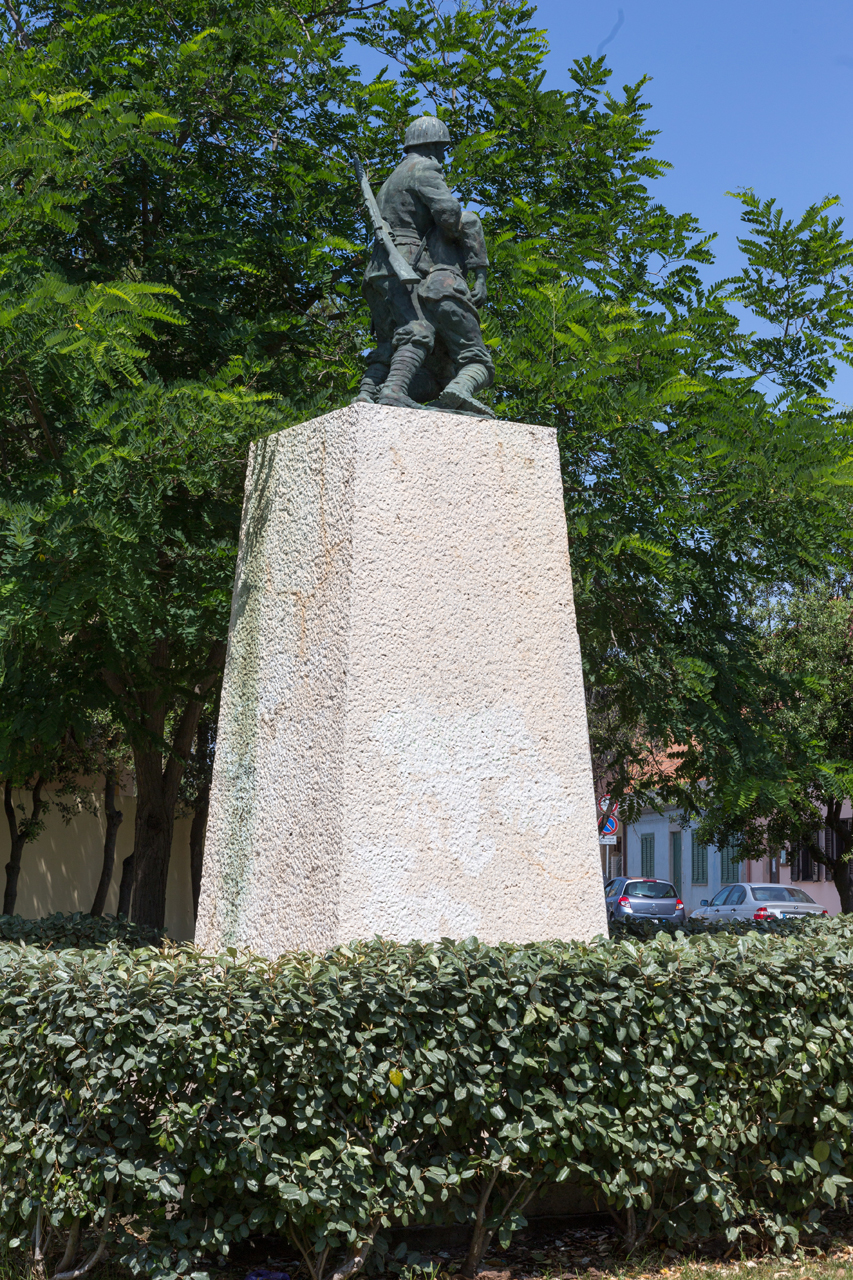 morte de soldato (monumento ai caduti - a cippo) - ambito italiano (ultimo quarto sec. XX)