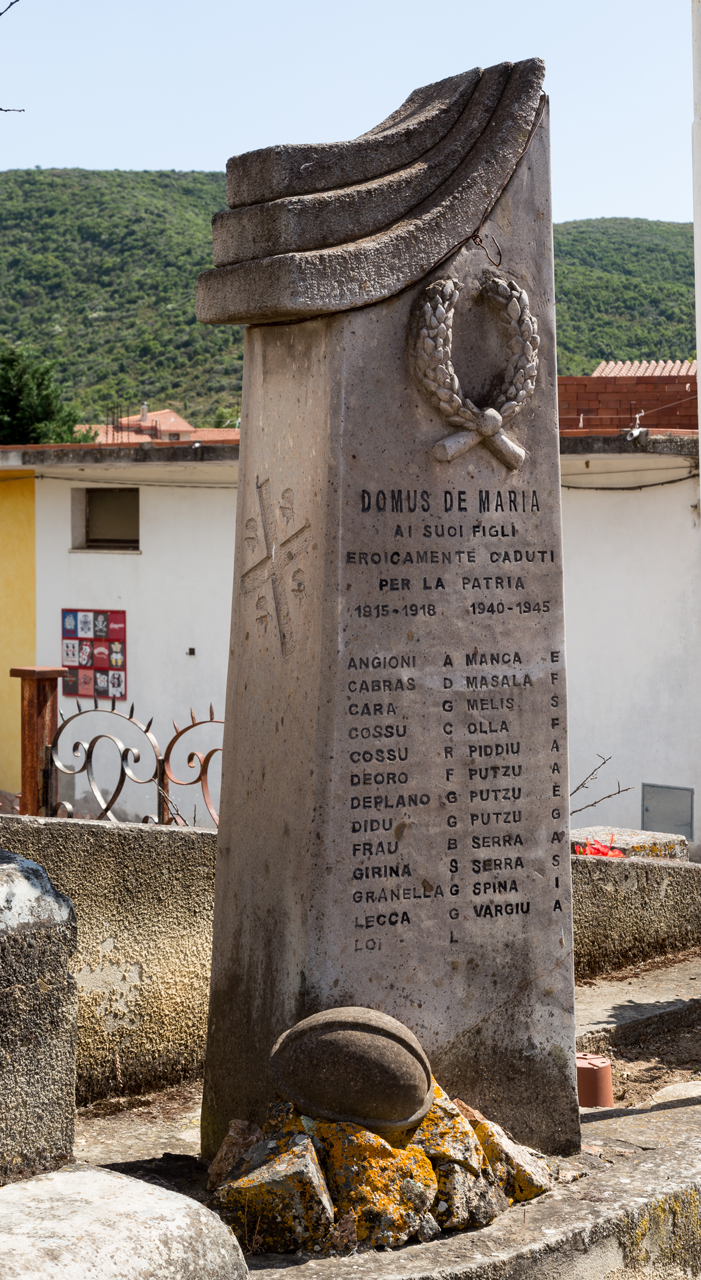 Soggetto assente (monumento ai caduti - a stele)