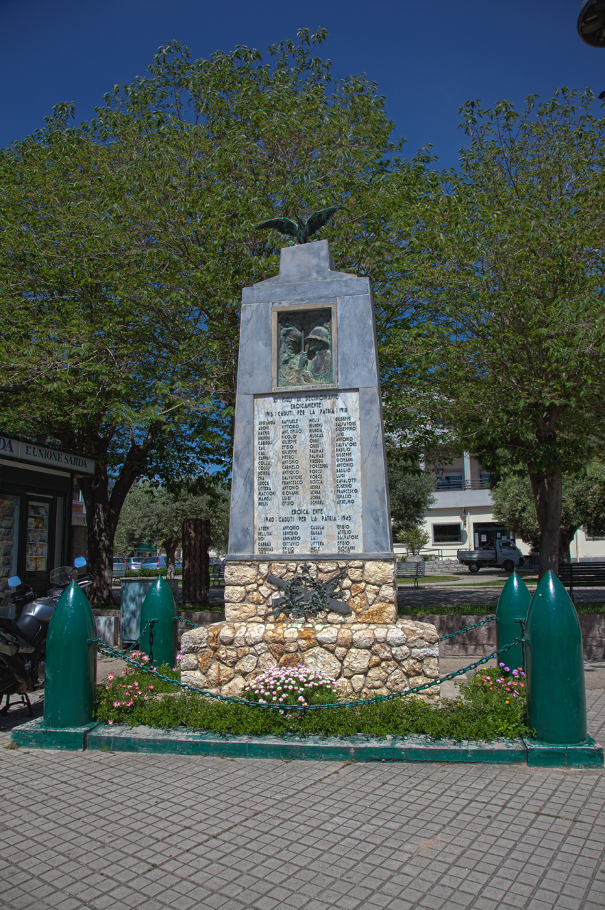 allegoria della Vittoria come aquila (monumento ai caduti - a stele) - ambito sardo (terzo quarto sec. XX)