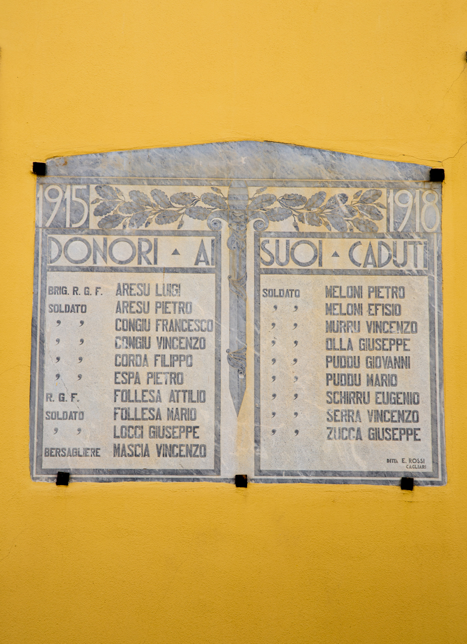 Soggetto assente (monumento ai caduti)