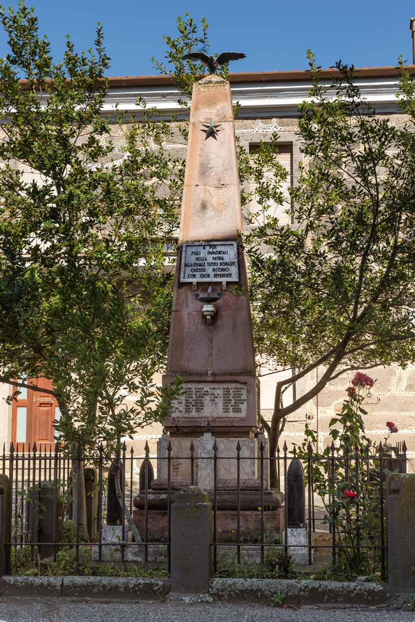 allegoria della Vittoria come aquila (monumento ai caduti - ad obelisco) - ambito sardo (sec. XX)
