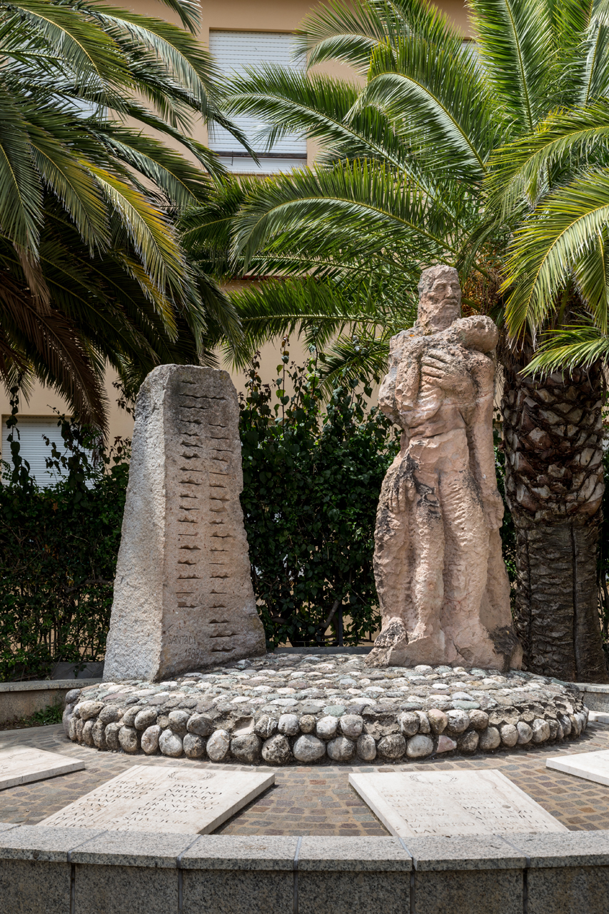 Allegoria del soldato come eroe antico (monumento ai caduti - a fontana)