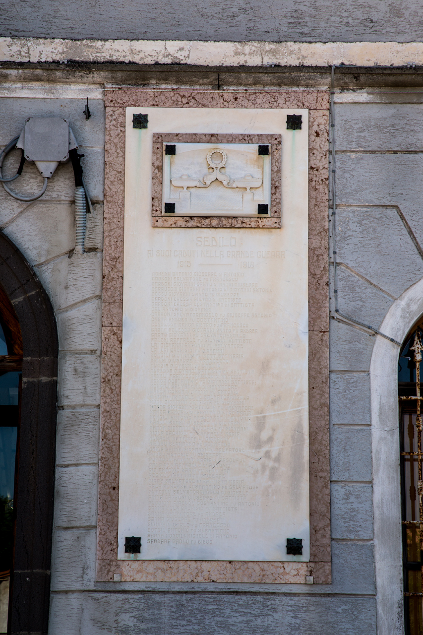 Soggetto assente (lapide commemorativa ai caduti)