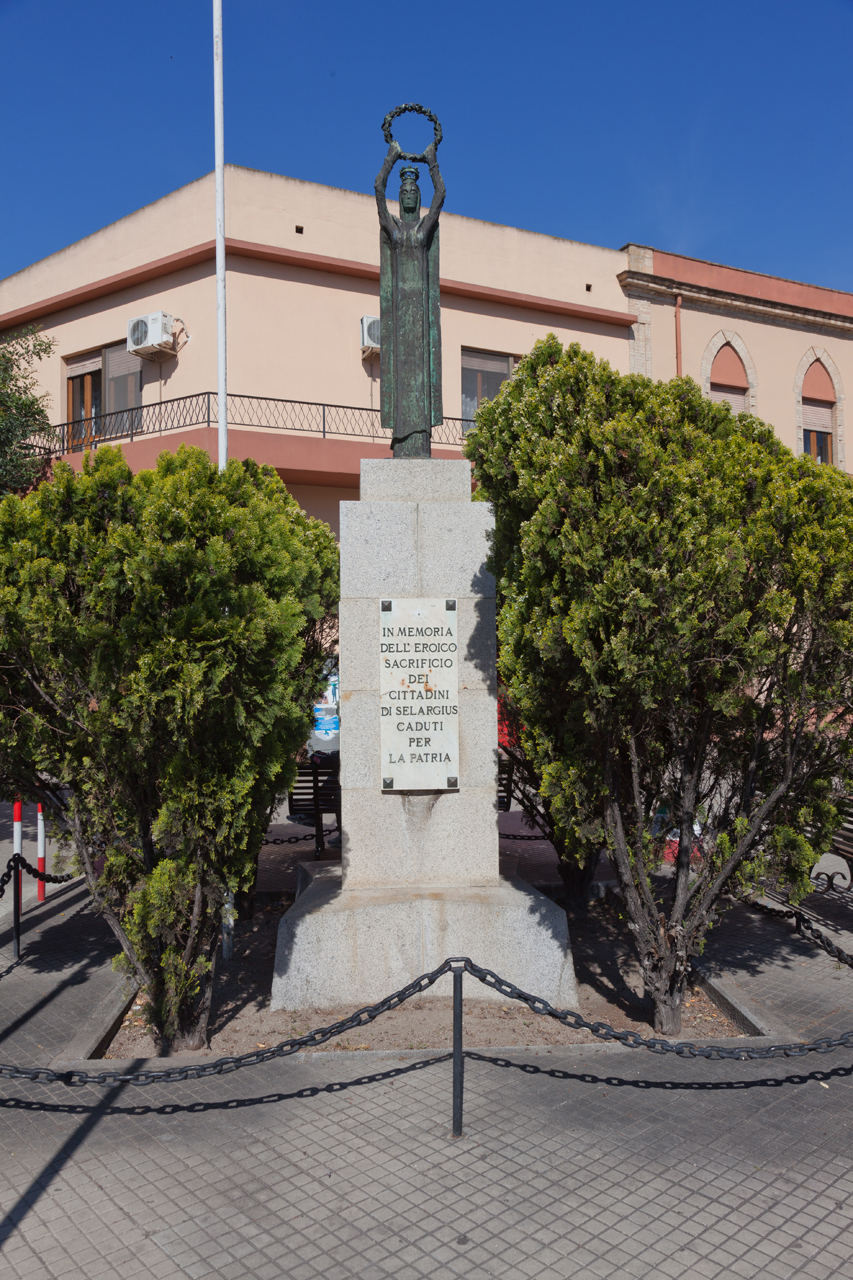 allegoria della Patria (monumento ai caduti - a cippo) - ambito sardo (sec. XX)