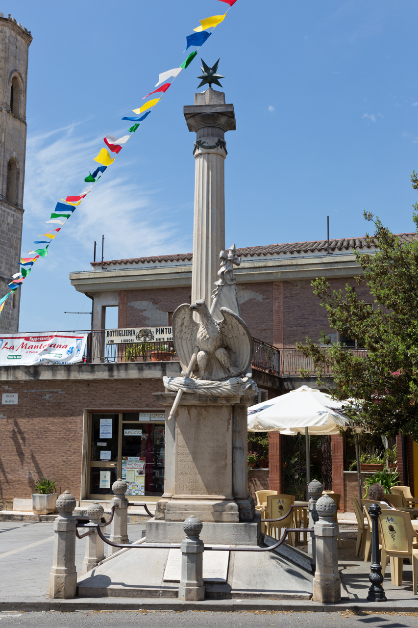 allegoria della Vittoria come aquila (monumento ai caduti - a colonna) di Sartorio Giuseppe (sec. XX)