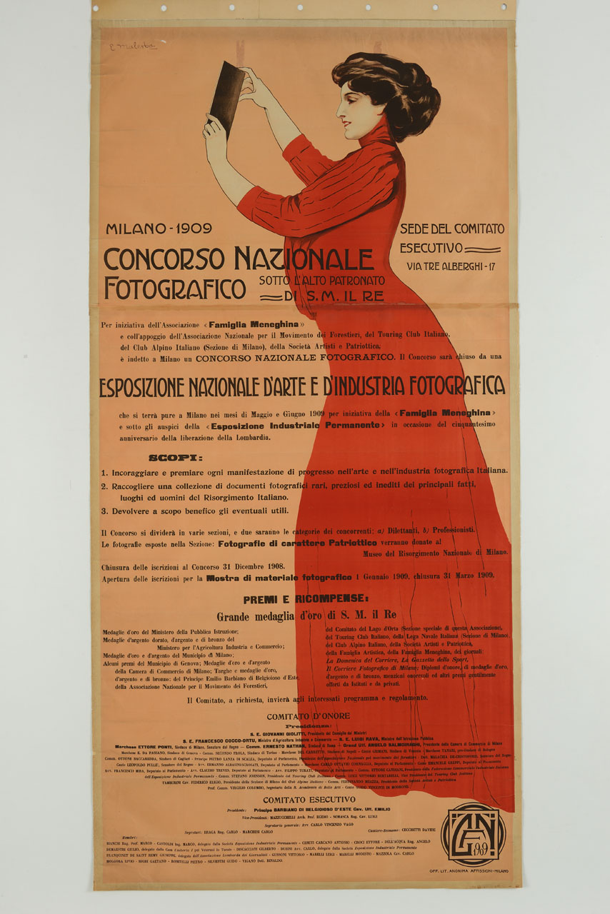 figura femminile con lastra fotografica (manifesto, stampa composita) di Malerba Emilio (sec. XX)