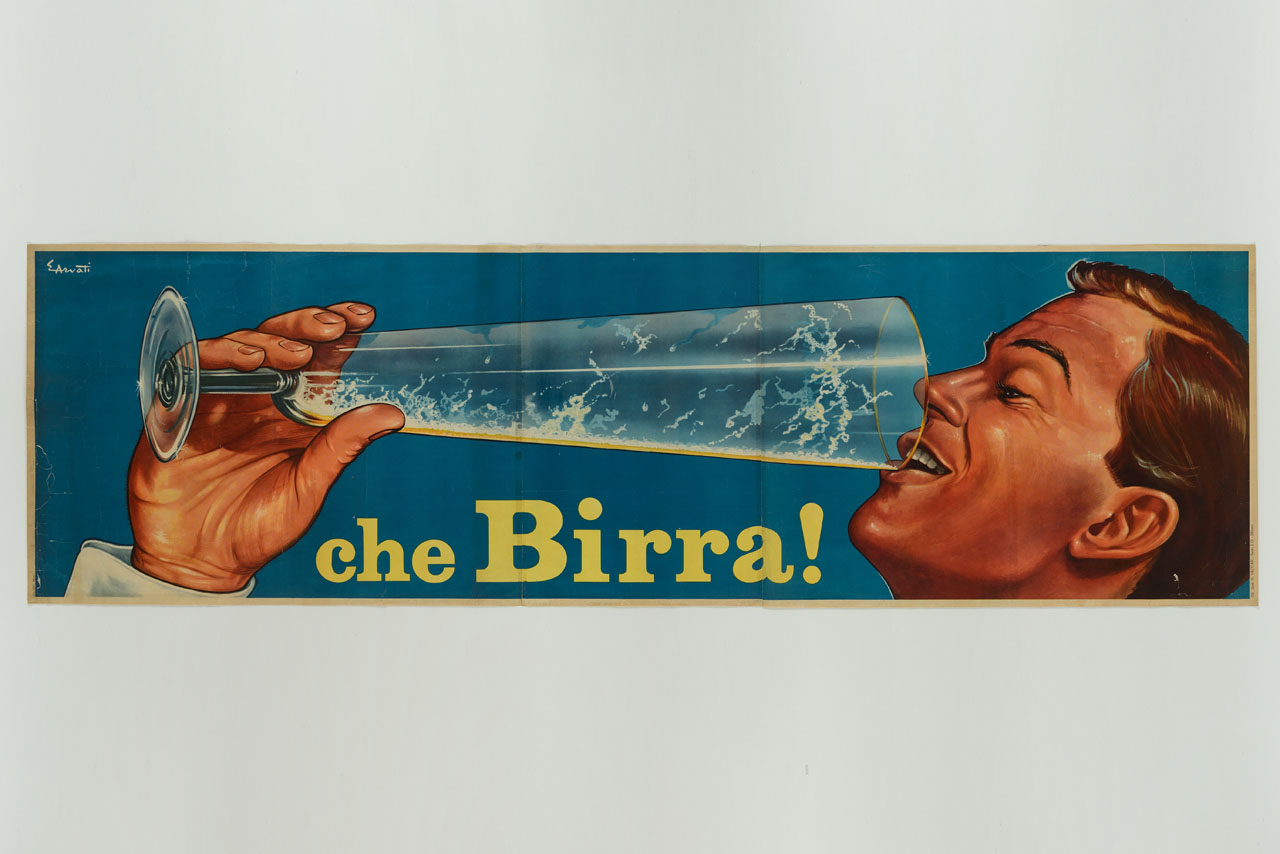 uomo scola un bicchiere di birra (manifesto, stampa composita) di Arvati Enrico (metà sec. XX)