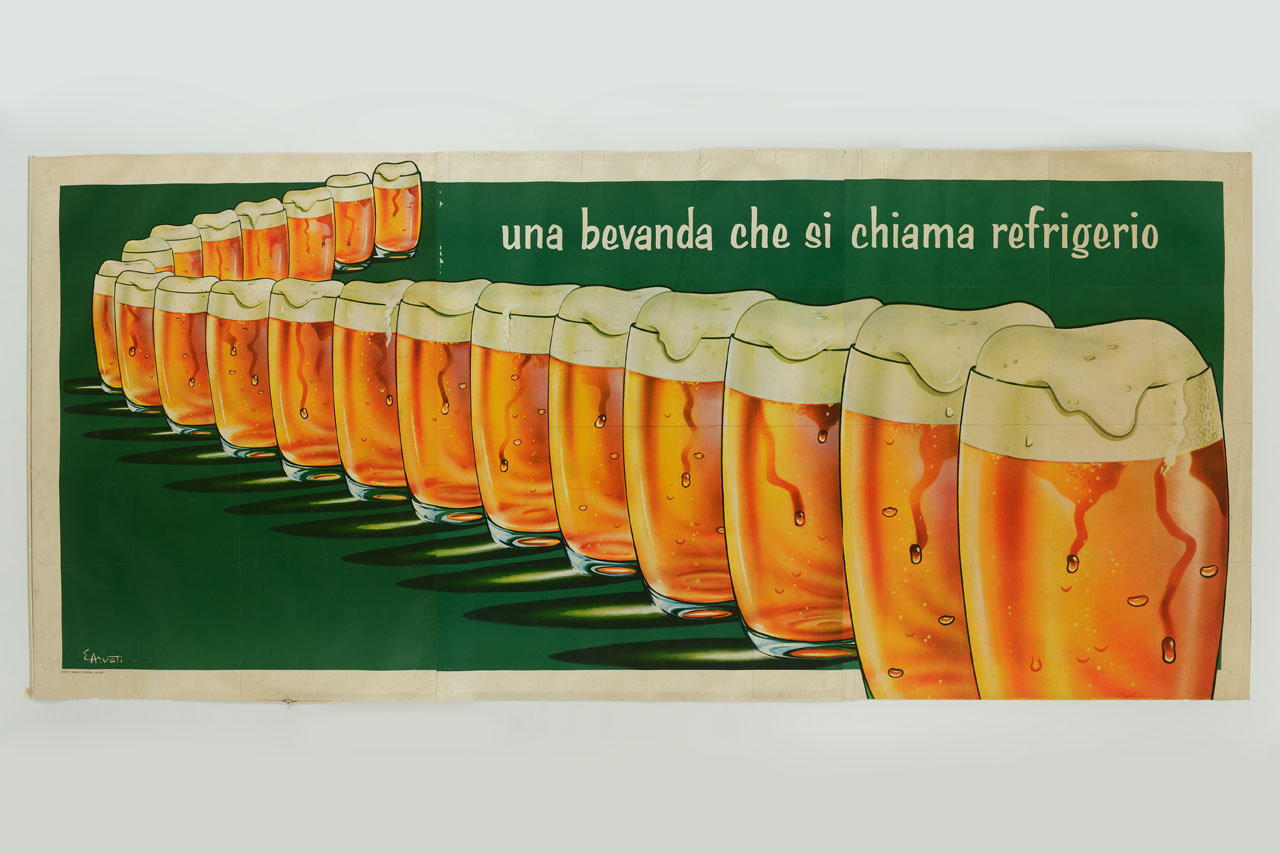 fila di boccali di birra su fondo verde (manifesto, stampa composita) di Arvati Enrico (sec. XX)