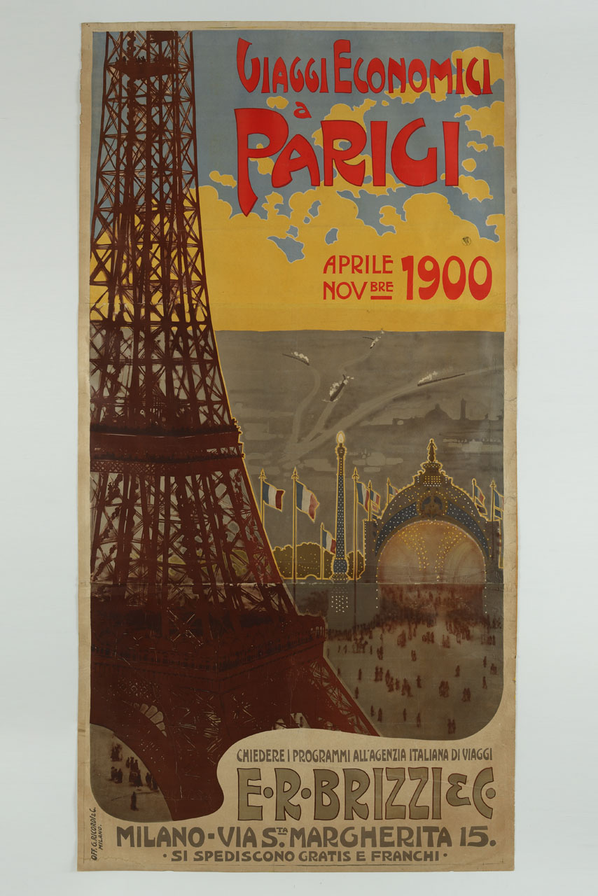 la Tour Eiffel incombe su una folla di turisti e treni a vapore in avvicinamento (manifesto, stampa composita) - ambito italiano (sec. XX)