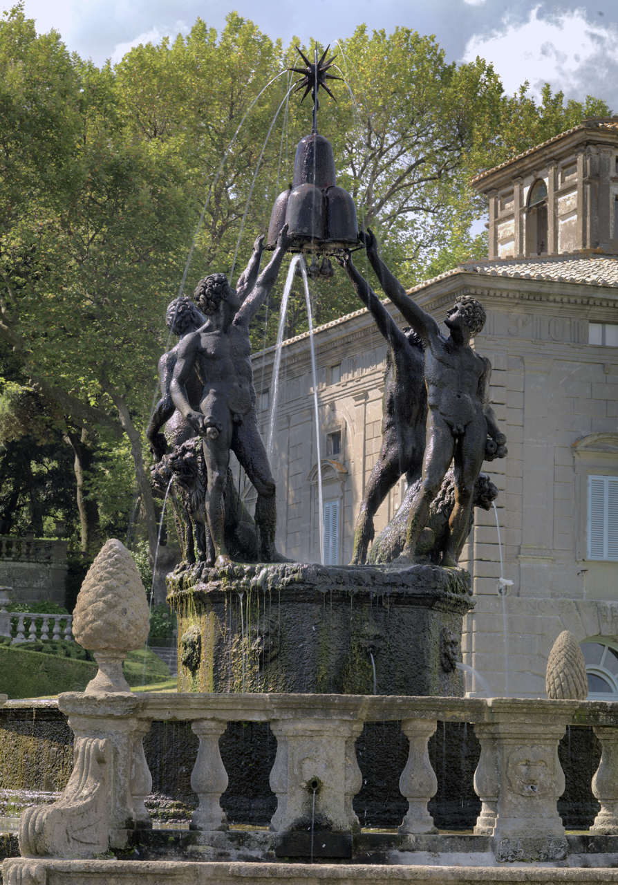 allegoria di casa Peretti Montalto (scultura, complesso decorativo) di Guerra Giovanni (attribuito) (sec. XVI, sec. XVI)