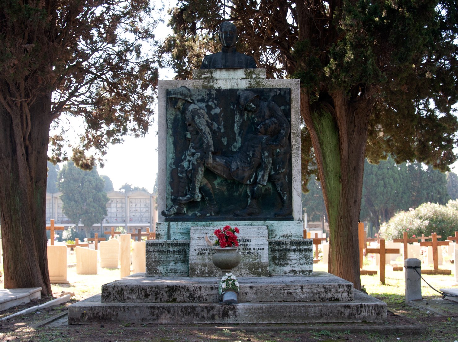 Morte del soldato (monumento funebre) di Carlesi Mario (sec. XX)