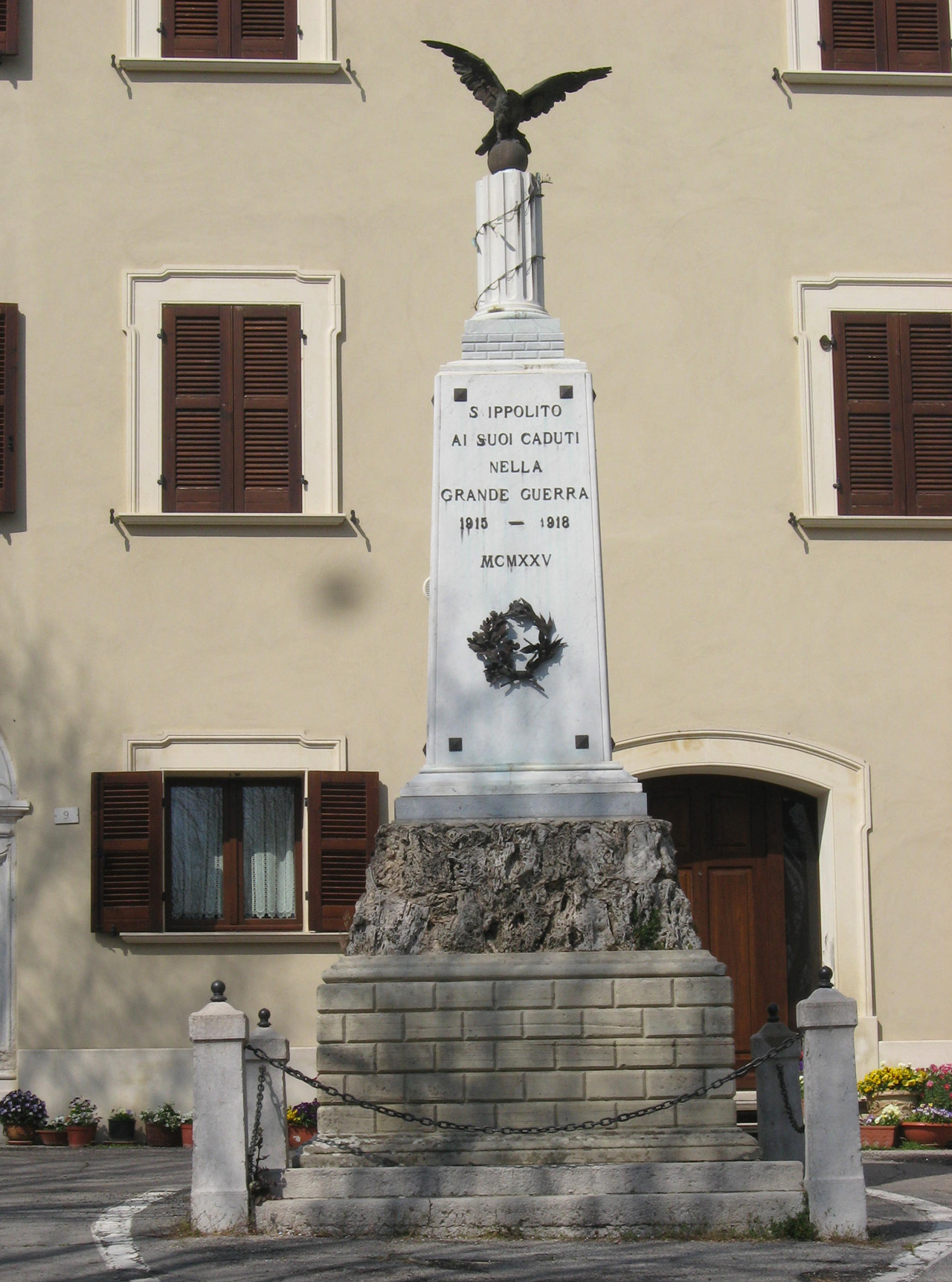 Alegoria della Vittoria in forma di aquila (lapide commemorativa ai caduti) (primo quarto XX)