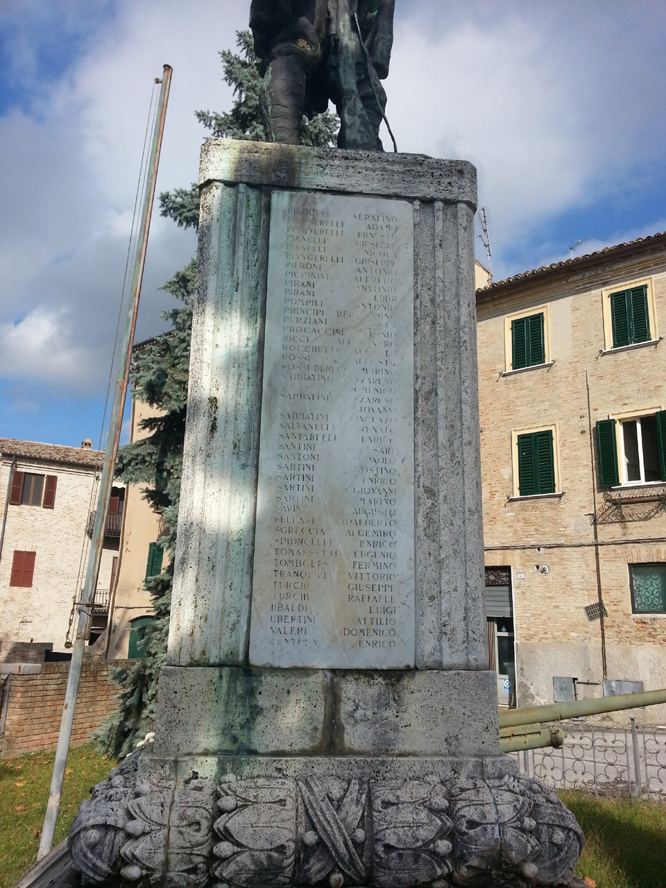 monumento ai caduti - a cippo di Morelli Vittorio (attribuito) (primo quarto XX)