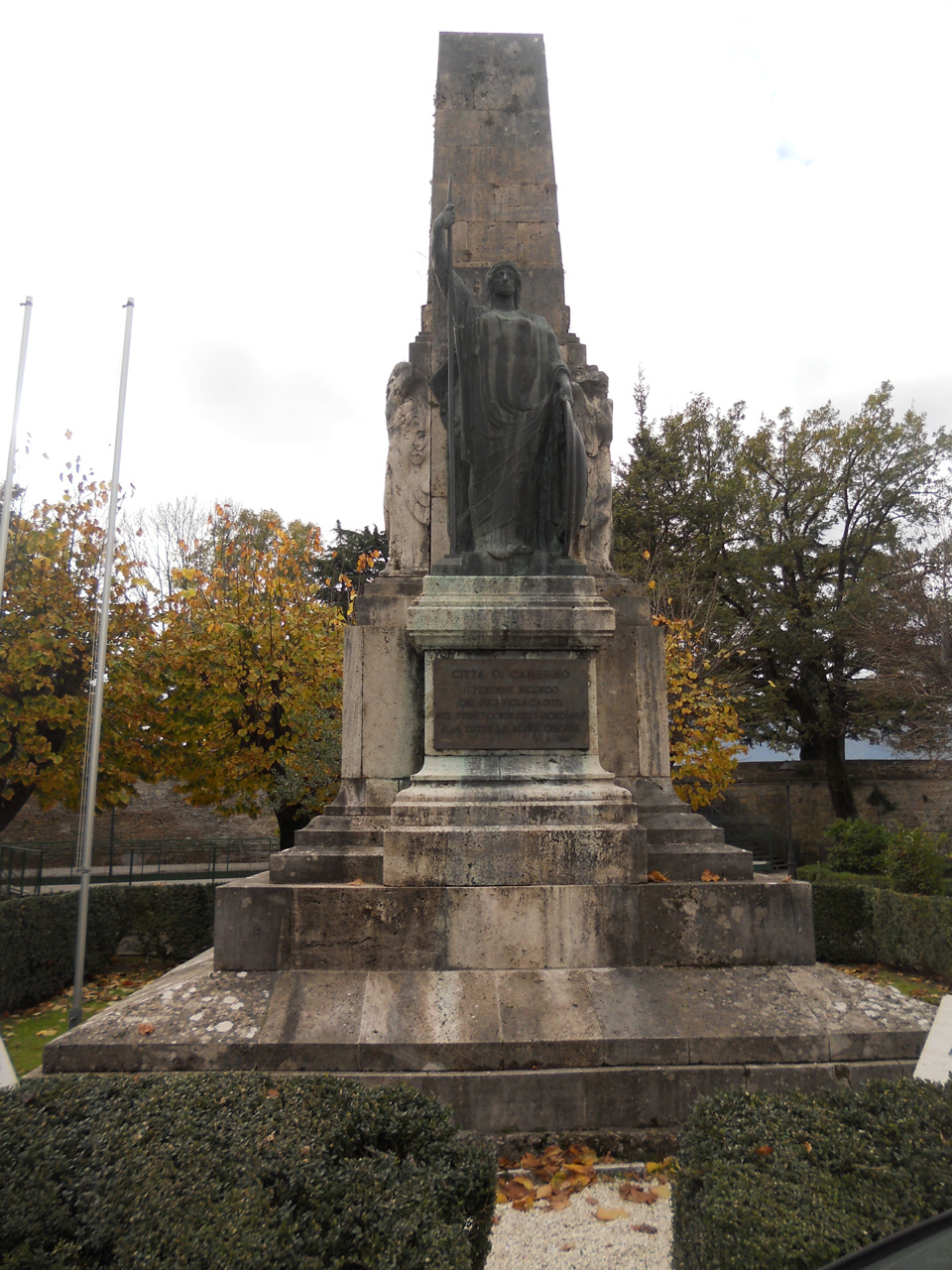 monumento ai caduti di Tonnini Giuseppe (attribuito) (primo quarto XX)