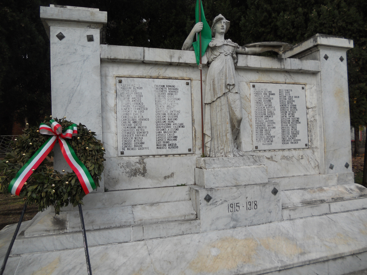 monumento ai caduti - ad ara (prima metà XX)