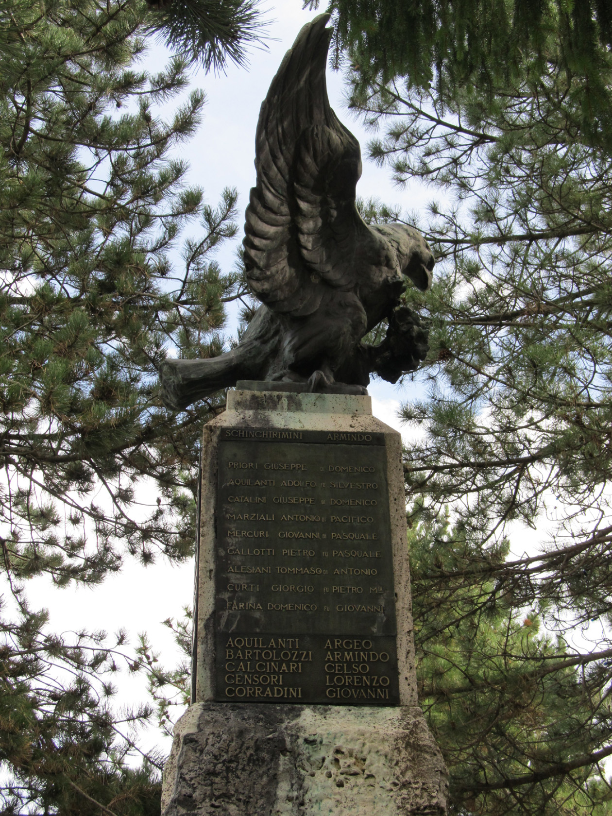 monumento ai caduti - a montagna figurata di Tonnini Giuseppe (attribuito) (primo quarto XX)