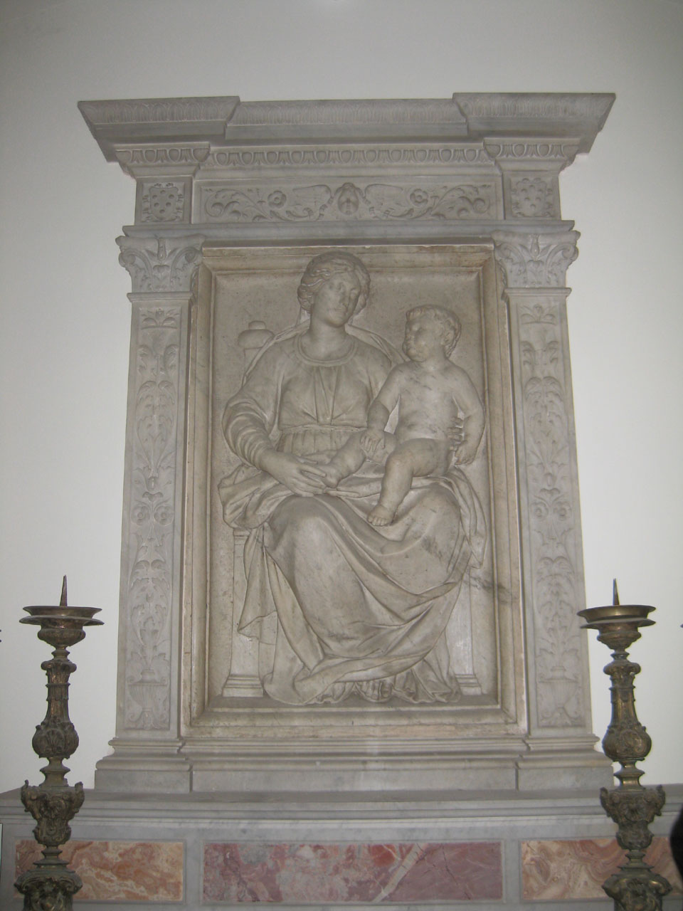 Madonna in trono con Bambino (rilievo) di Raffaello da Montelupo (bottega) (secondo quarto sec. XVI)