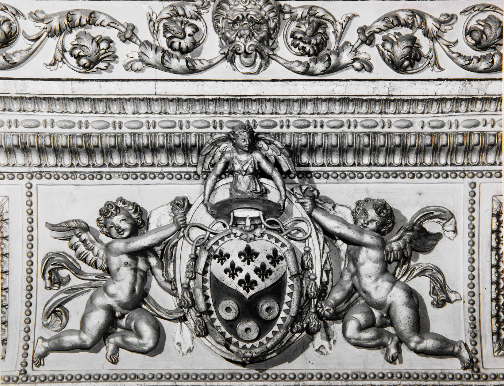 Stemma del vescovo Mario Ruffini (decorazione plastica) di Bonaccorsi Pietro detto Perin del Vaga (e aiuti) (sec. XVI)
