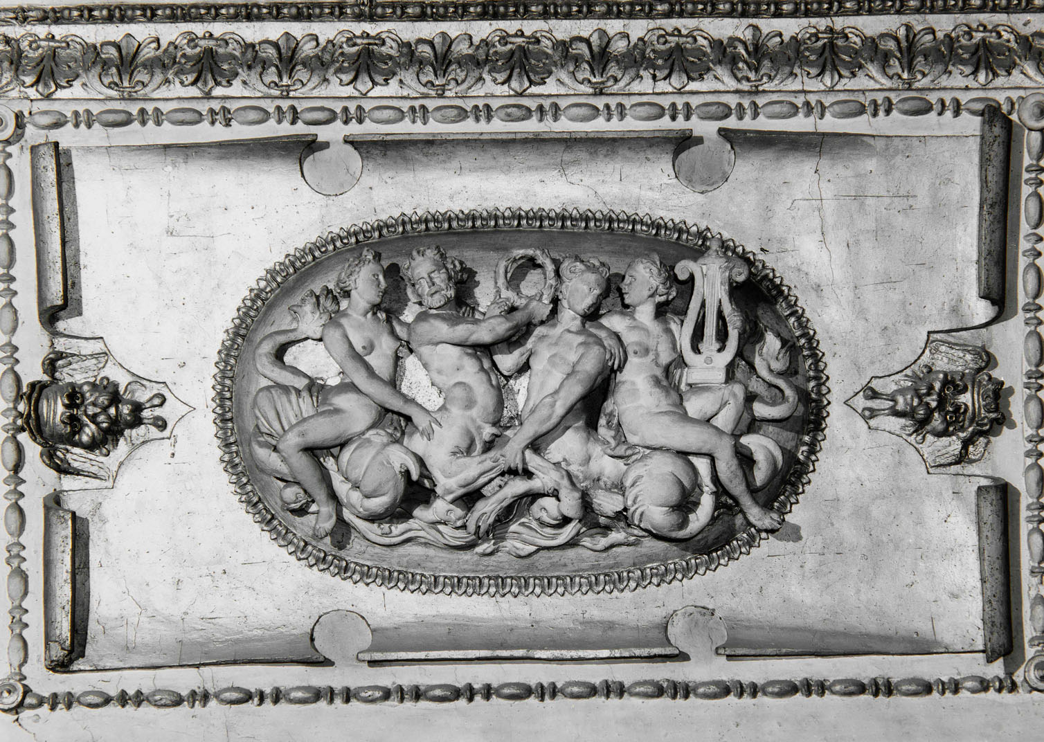 Tritoni e Nereidi (decorazione plastica, elemento d'insieme) di Bonaccorsi Pietro detto Perin del Vaga (cerchia) (sec. XVI)