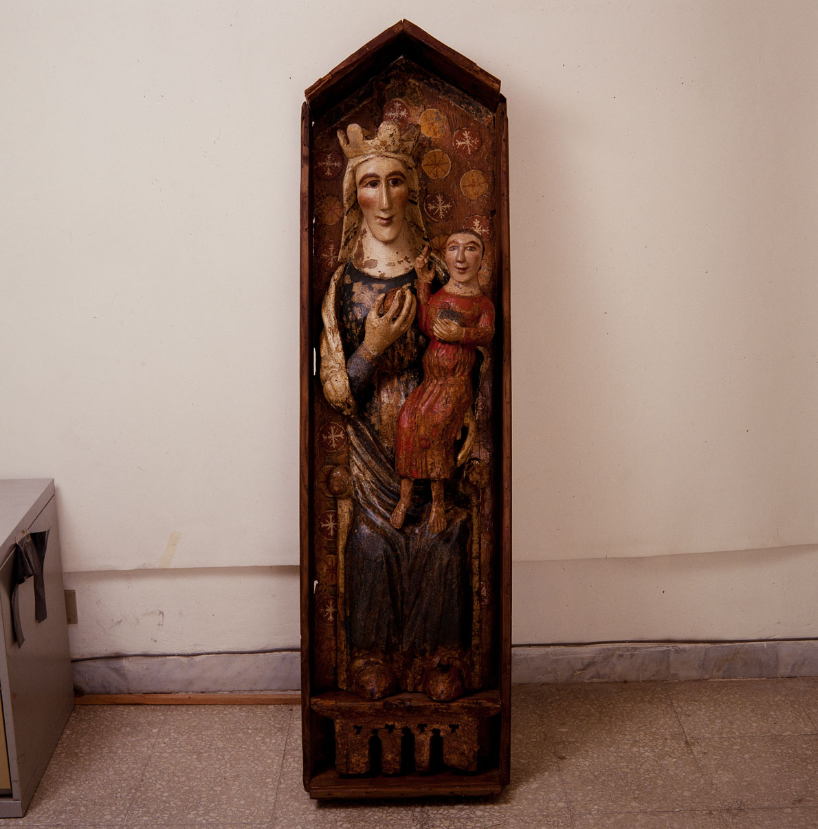 Madonna in trono con Bambino (gruppo scultoreo) - ambito abruzzese (fine/inizio secc. XIII/ XIV)