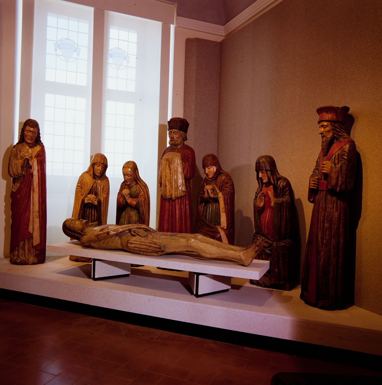 Compianto su Cristo morto (gruppo scultoreo) - ambito lombardo-piemontese (seconda metà sec. XV)