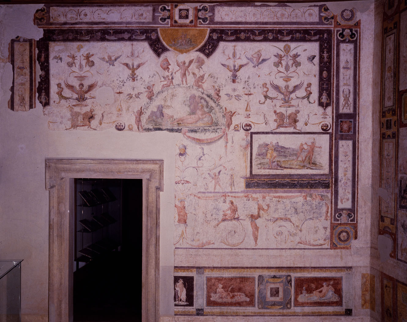 motivi decorativi a grottesche con Apollo e Marsia (dipinto murale) di Luzio Romano (e aiuti) (sec. XVI)