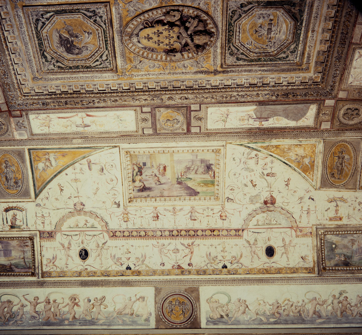 Storie di Roma e decorazioni a grottesche (decorazione plastico-pittorica, complesso decorativo) di Luzio Romano (e aiuti) (sec. XVI) 