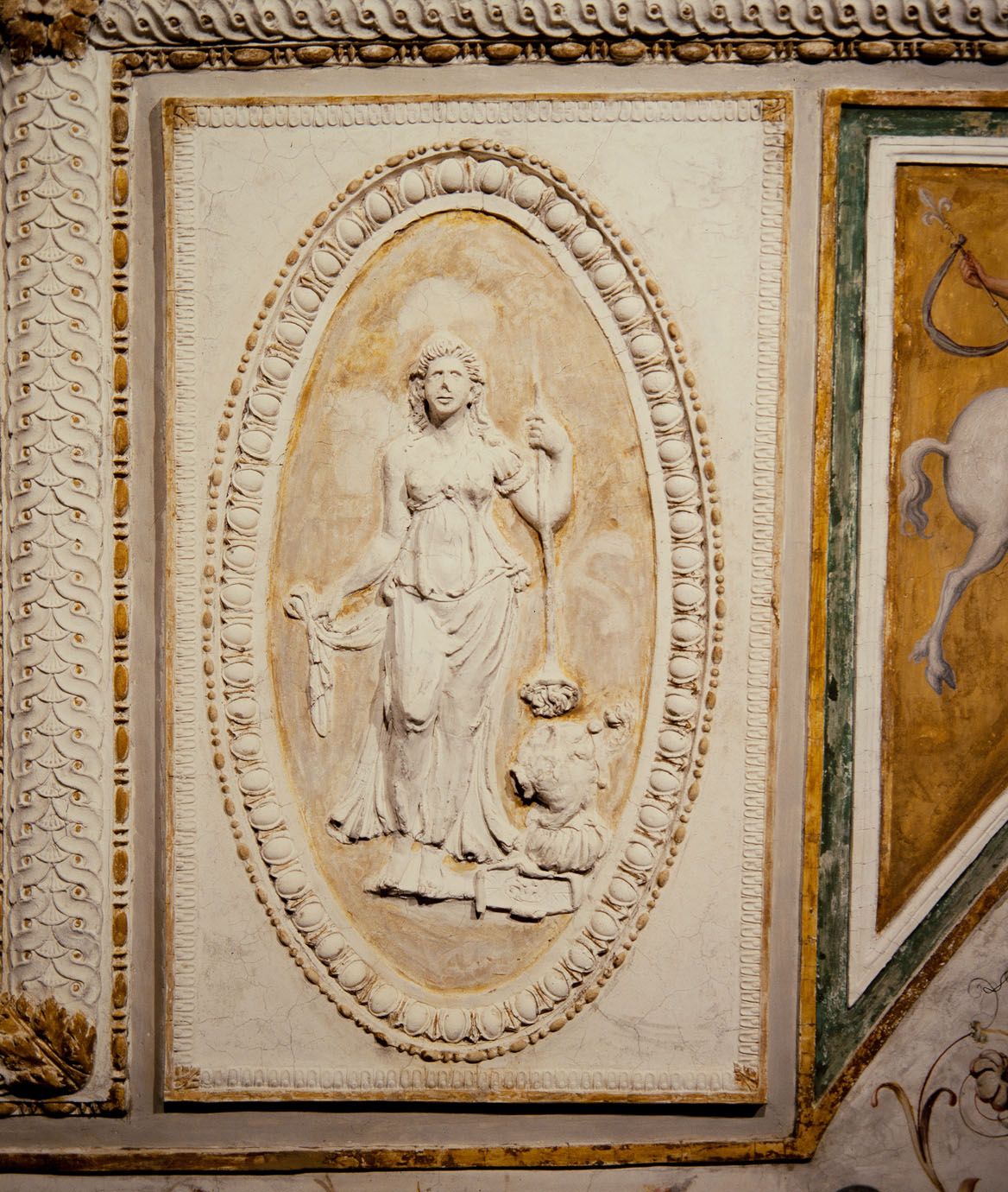 Divinità femminile (rilievo, elemento d'insieme) di Luzio Romano (sec. XVI)