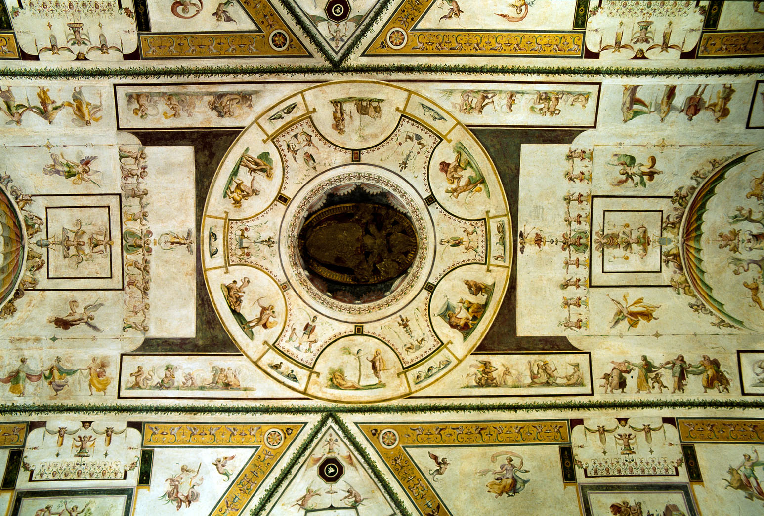 stemma di Paolo III Farnese (rilievo) di Perini Giacomo (sec. XVI) 