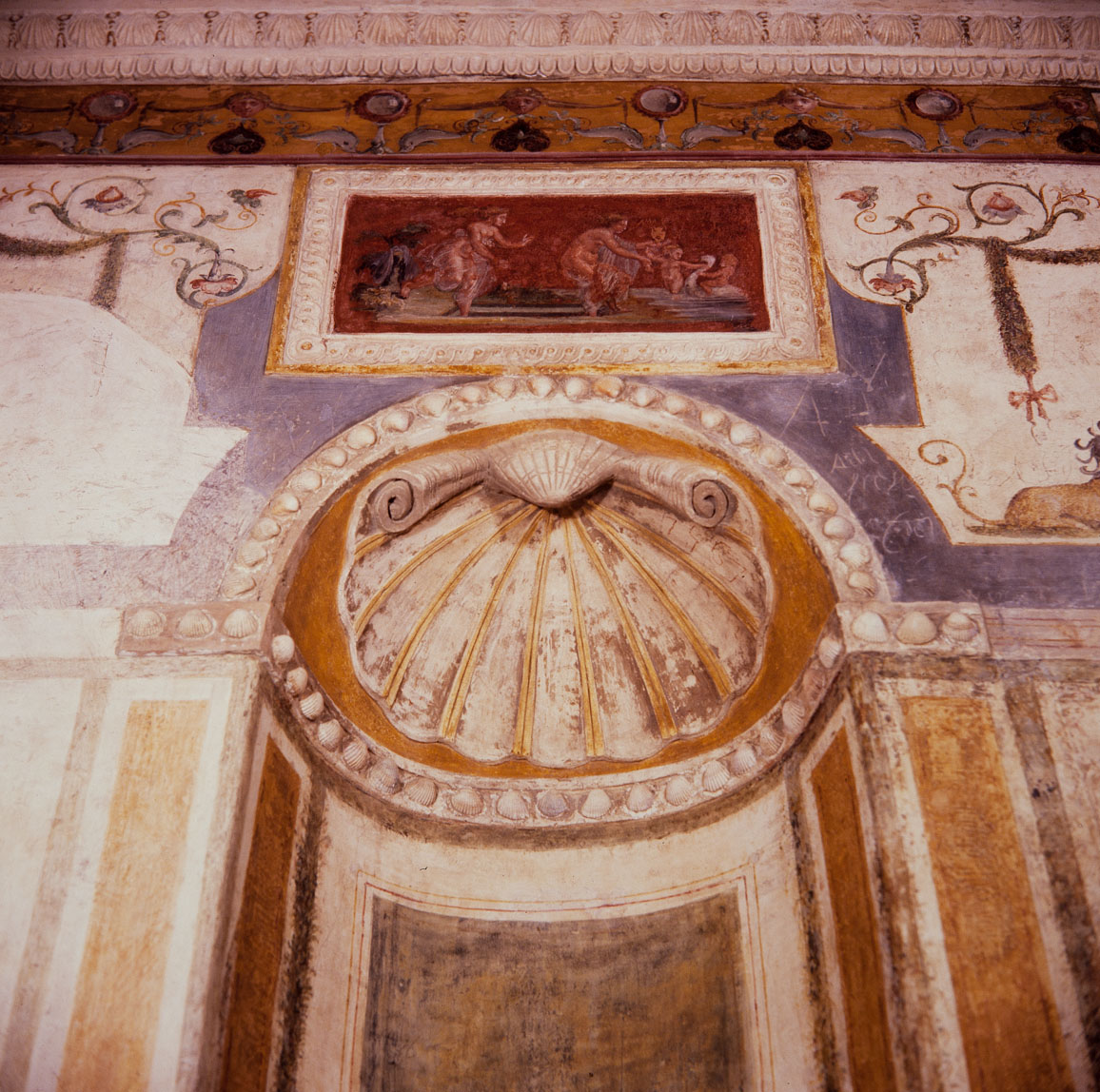 Diana e Amore (decorazione plastico-pittorica, serie) di Pippi Giulio detto Giulio Romano, Giovanni da Udine detto Giovanni Ricamatore (sec. XVI) 
